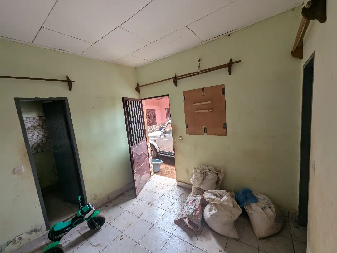 Studio moderne à louer à Bafoussam Pharmacie Salvia - Image 4