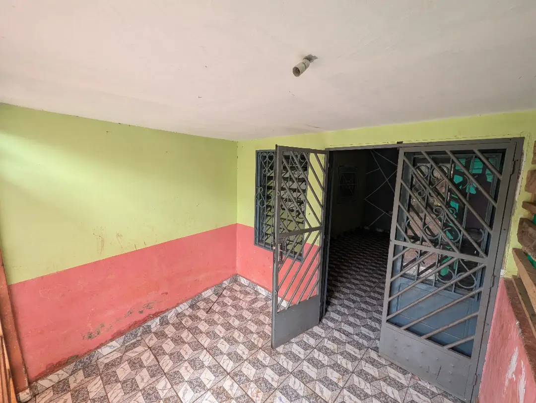 Appartement moderne à louer à Bafoussam Gabon Bar - Image 4