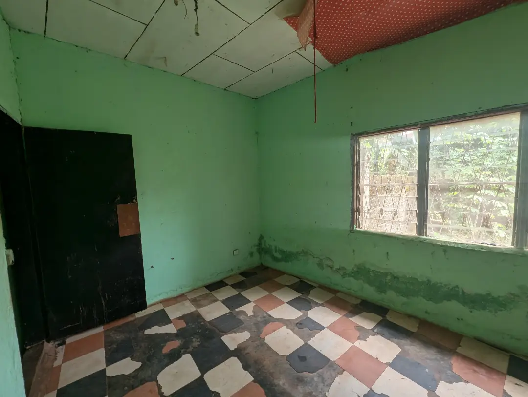 Chambre moderne à louer à Bafoussam Gabon Bar - Image 4
