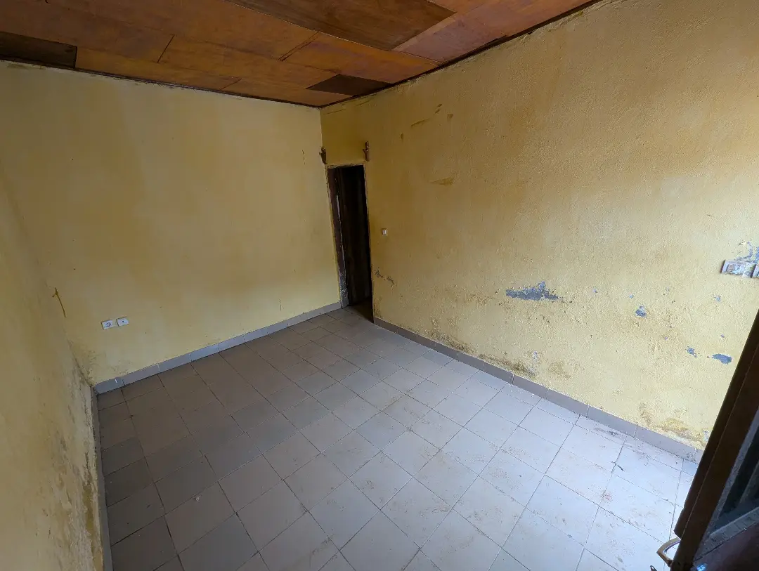 Studio moderne à louer à Bafoussam Camp Militaire - Image 4