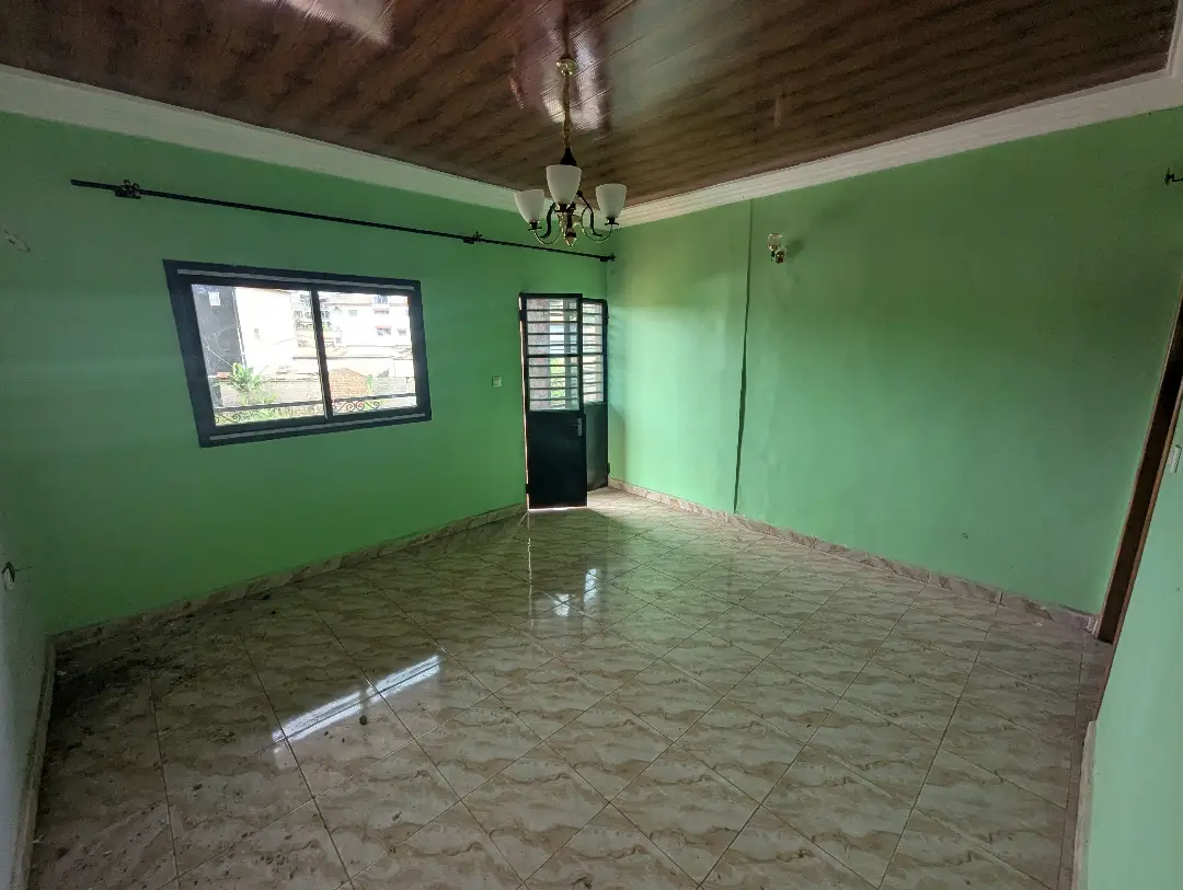 Studio moderne à louer à Bafoussam Camp Militaire - Image 4