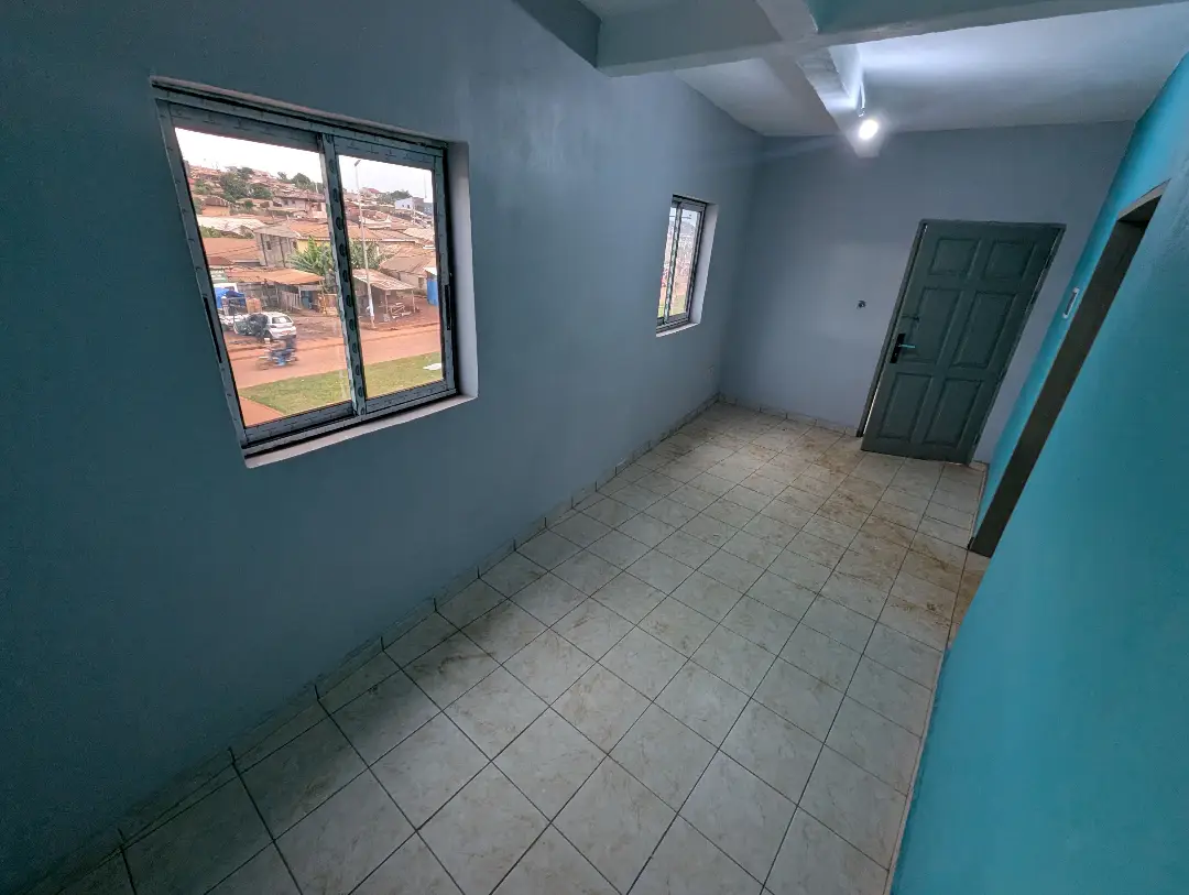Studio moderne à louer à Bafoussam Touristique - Image 4