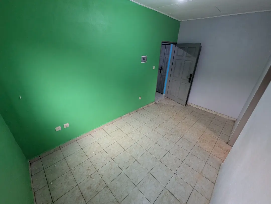 Studio moderne à louer à Bafoussam Touristique - Image 4