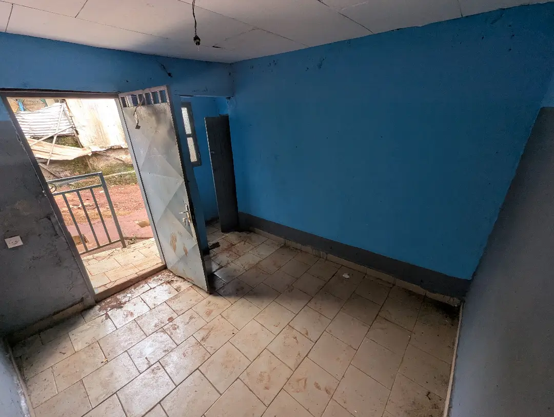 Chambre moderne à louer à Bafoussam Fin Goudron Tpo - Image 4