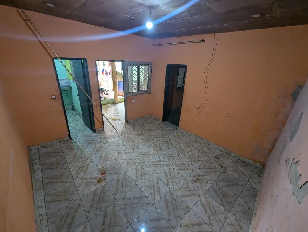 Studio moderne à louer à Bafoussam Toket (lycee) - Image 4