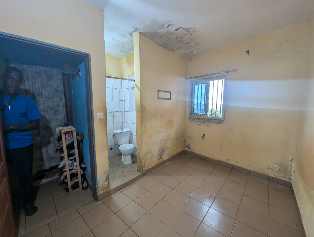 Chambre moderne à louer à Bafoussam Cami Toyota - Image 4