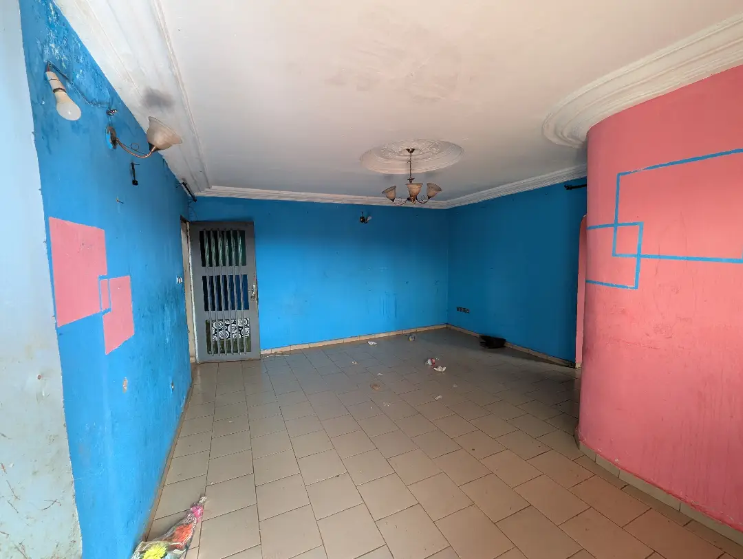 Appartement moderne à louer à Bafoussam Gabon Bar - Image 4