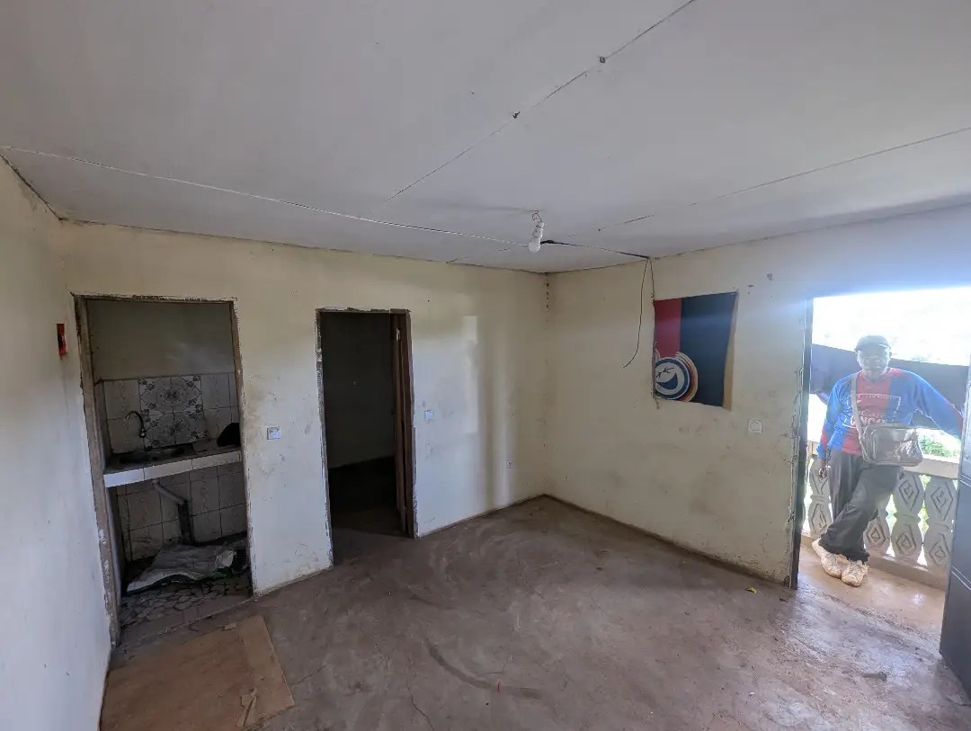 Studio moderne à louer à Bafoussam Petit Paris - Image 4