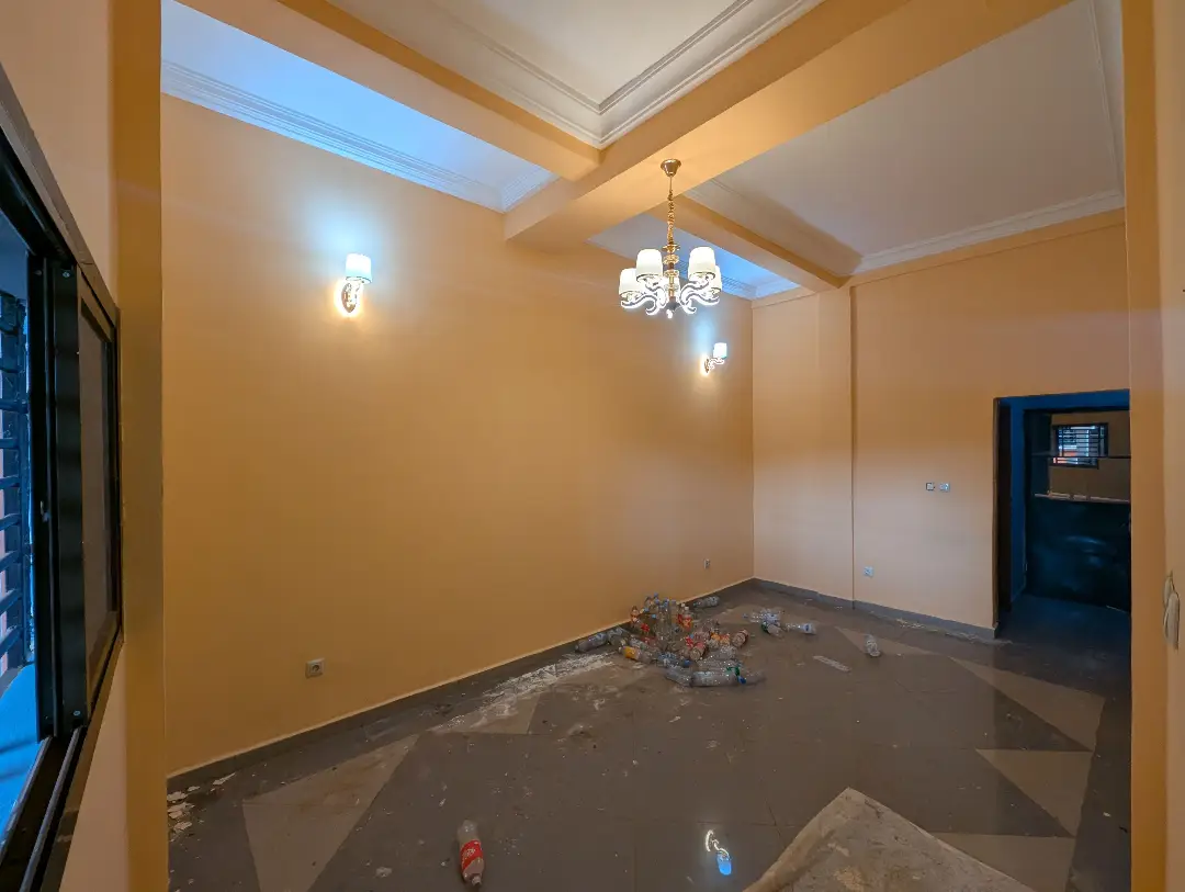 Studio moderne à louer à Bafoussam Entree De La Ville - Image 4