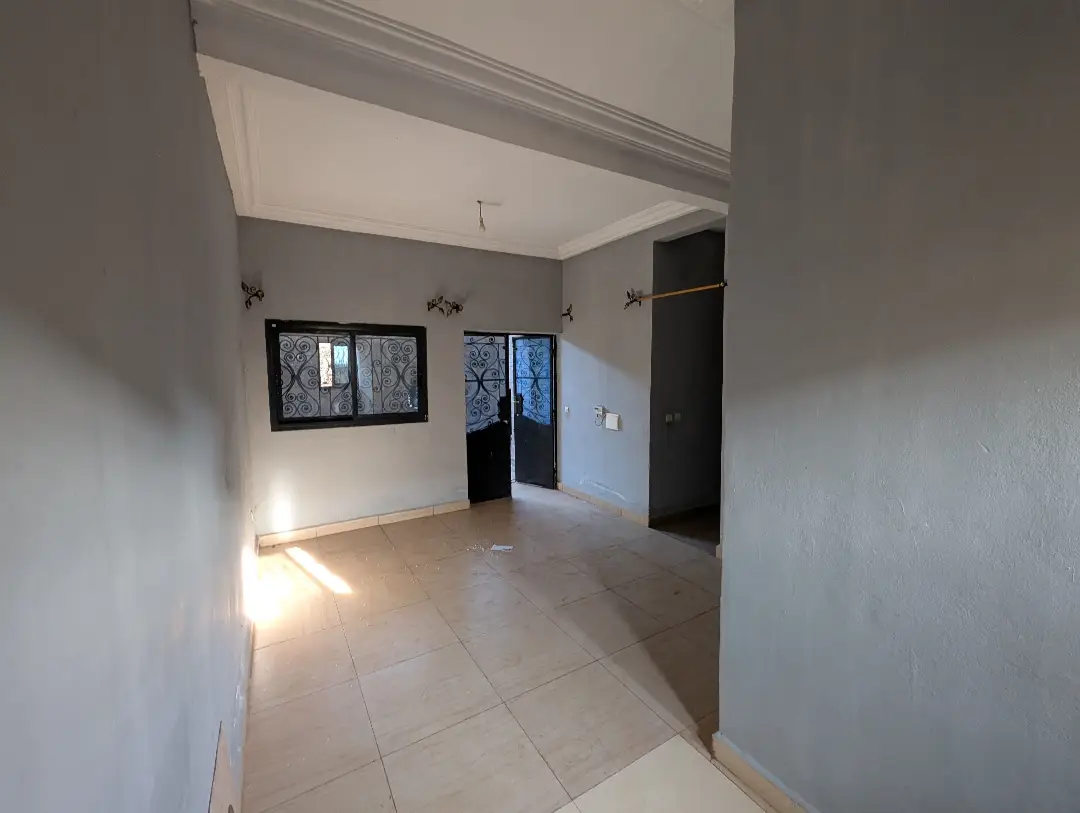 Studio moderne à louer à Bafoussam Kamkop - Image 5