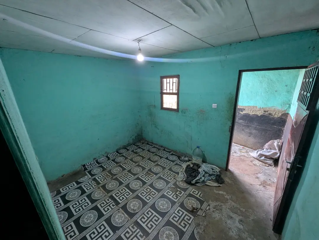 Studio  à louer à Bafoussam Toket - Image 5