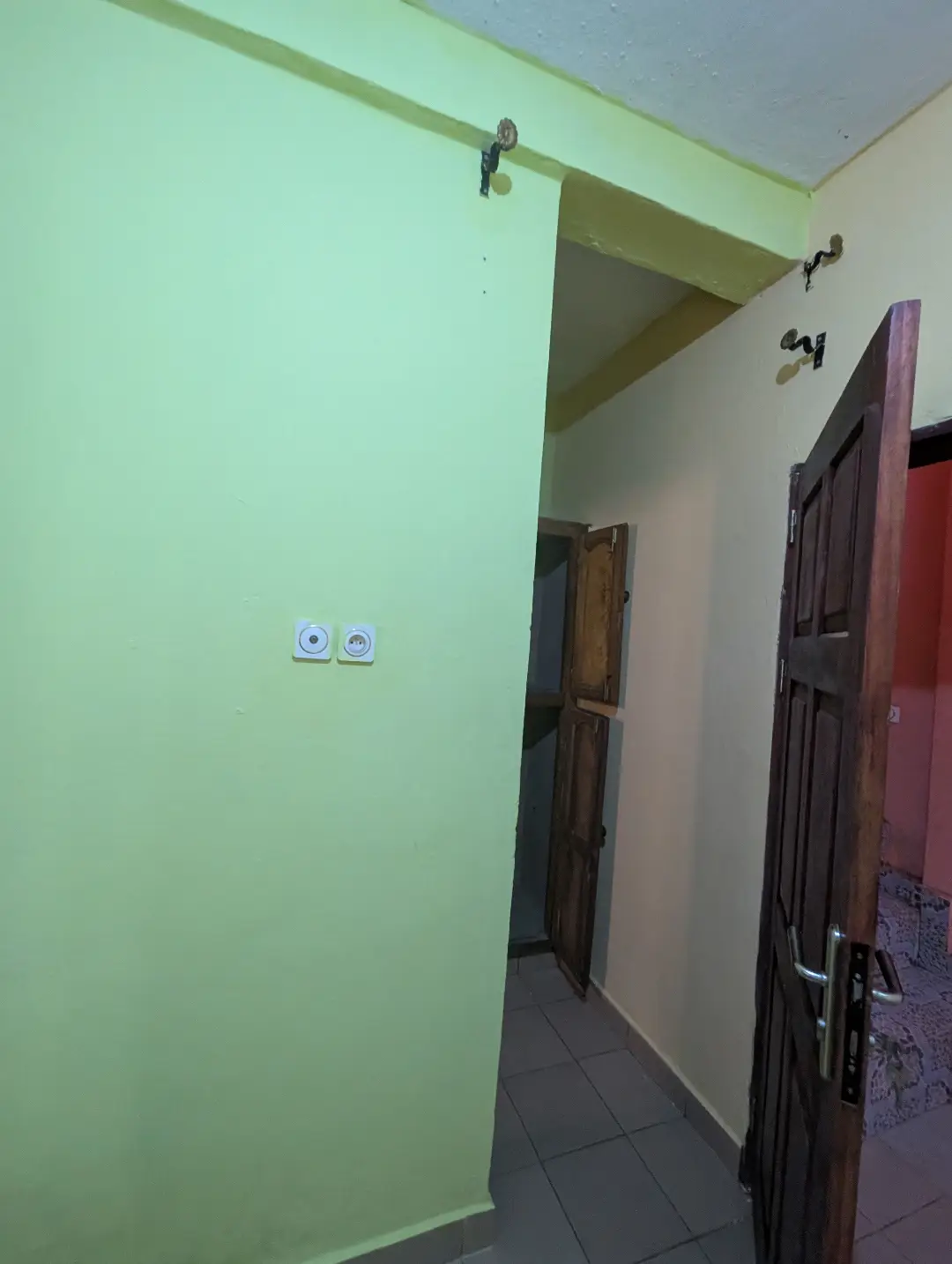 Chambre moderne à louer à Bafoussam Explosif - Image 5