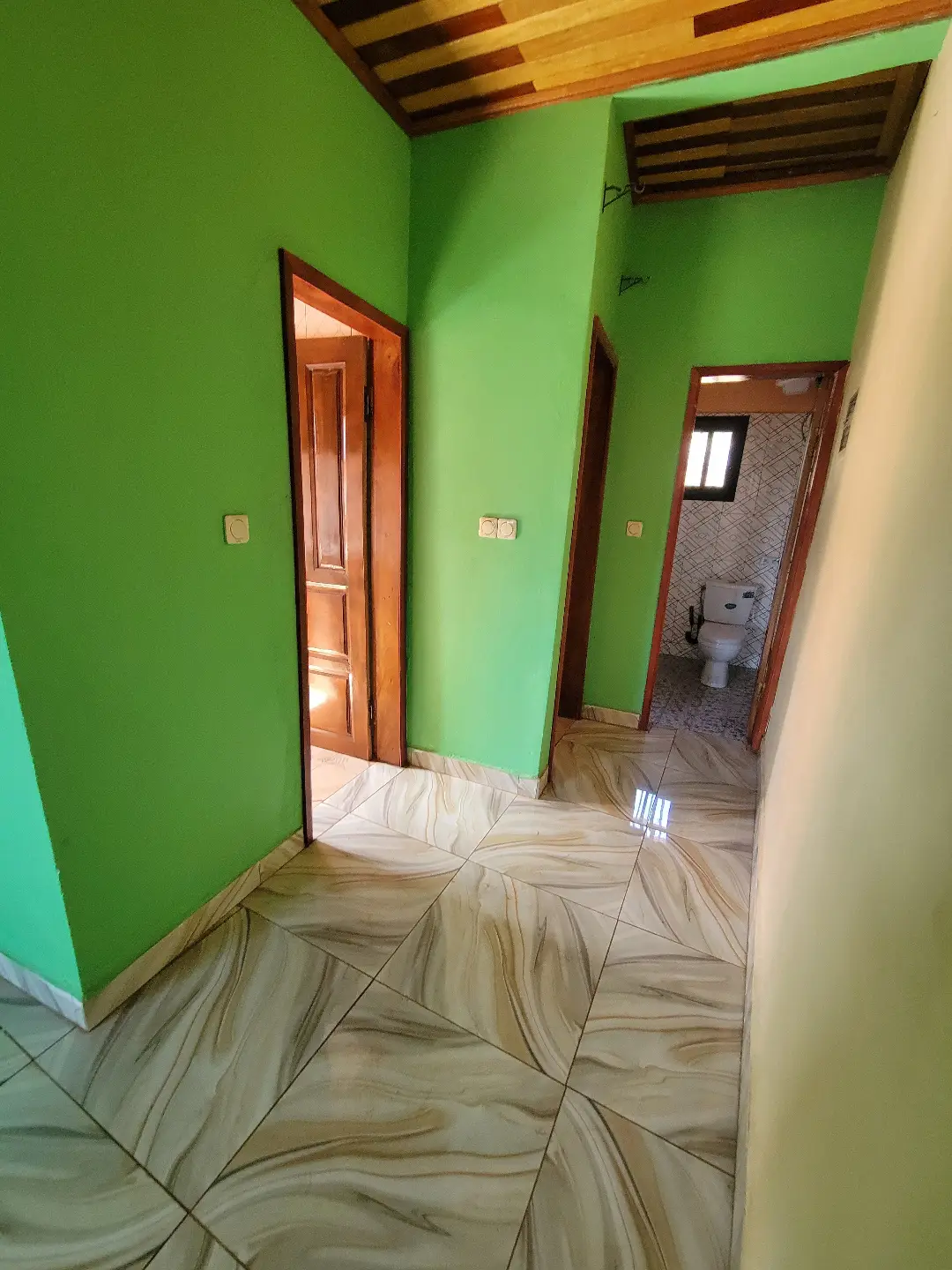 Studio moderne à louer à Bafoussam Entre Domicile (carrefour Can ) - Image 4