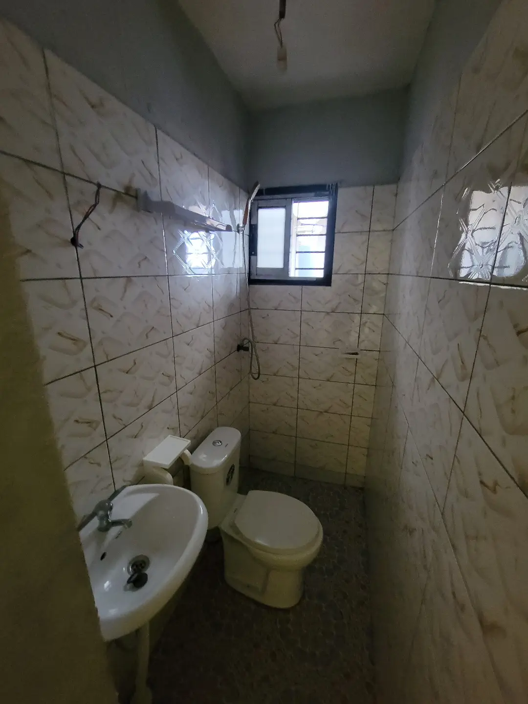 Chambre moderne à louer à Bafoussam Carrefour Ekoule - Image 5