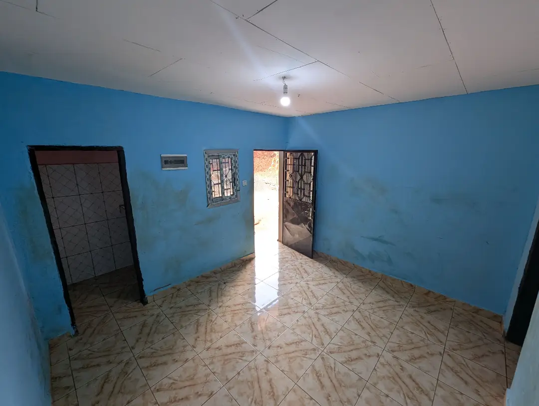 Studio moderne à louer à Bafoussam Terminus - Image 5
