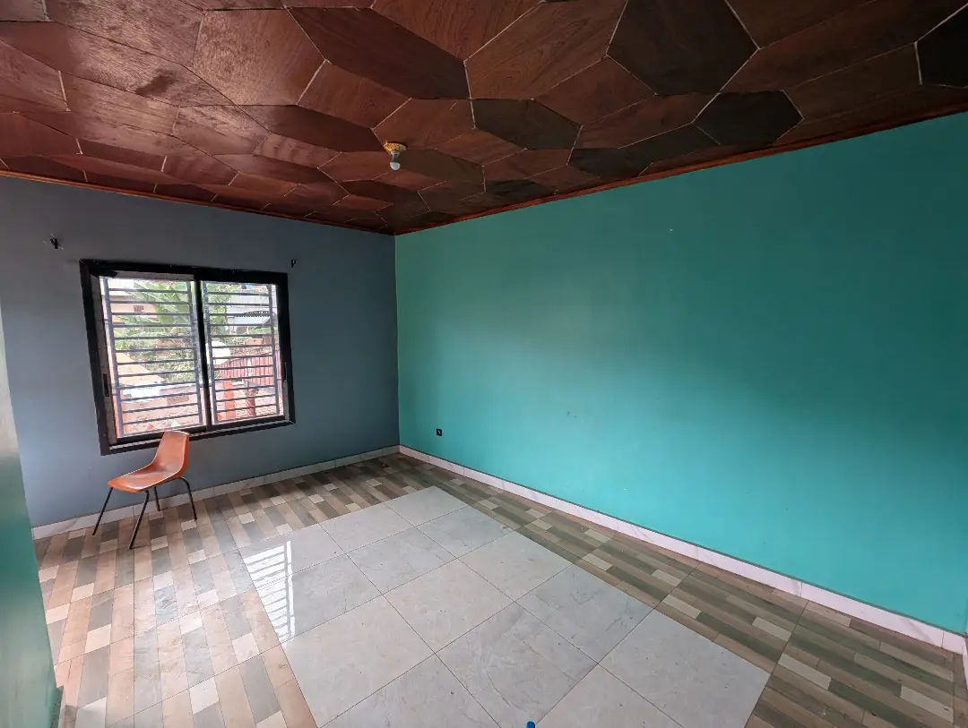 Studio moderne à louer à Bafoussam Explosif - Image 5