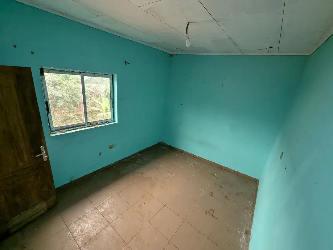 Chambre moderne à louer à Bafoussam Derriere L'hopital Regional - Image 5