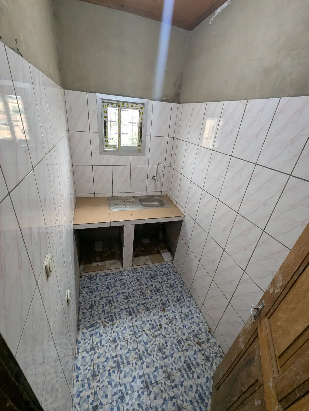 Studio moderne à louer à Bafoussam Derriere L'hopital Regional - Image 5