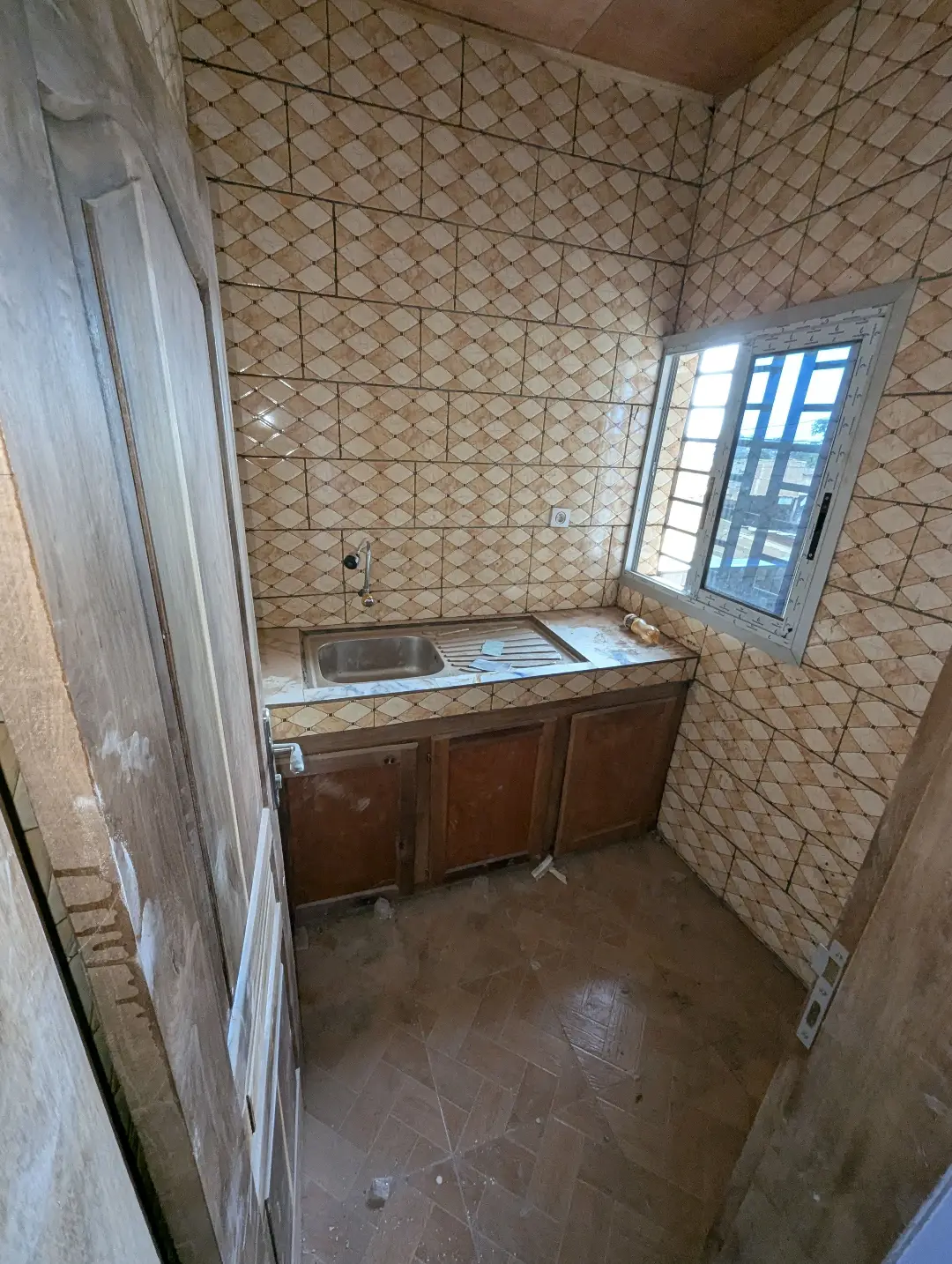 Studio moderne à louer à Bafoussam Tougang Ville - Image 5