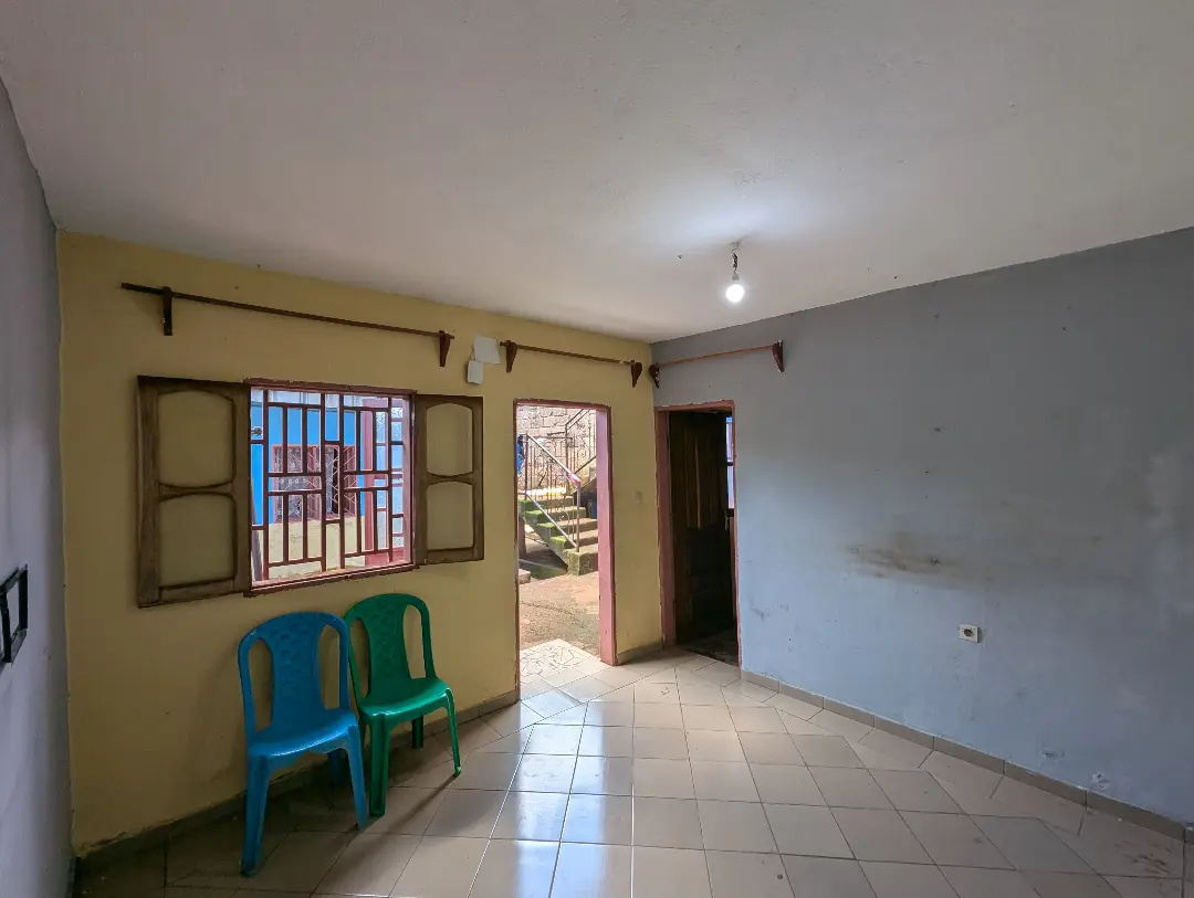 Studio moderne à louer à Bafoussam Pont Voltaire - Image 5