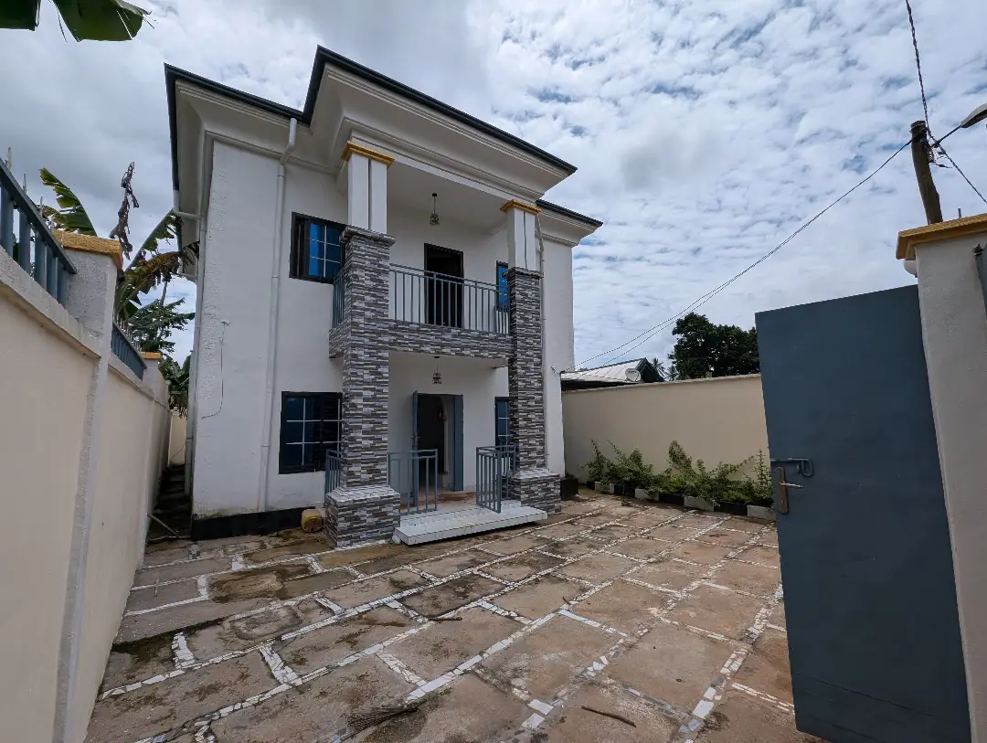Villa moderne à vendre à Bafoussam Memboutchi - Image 5