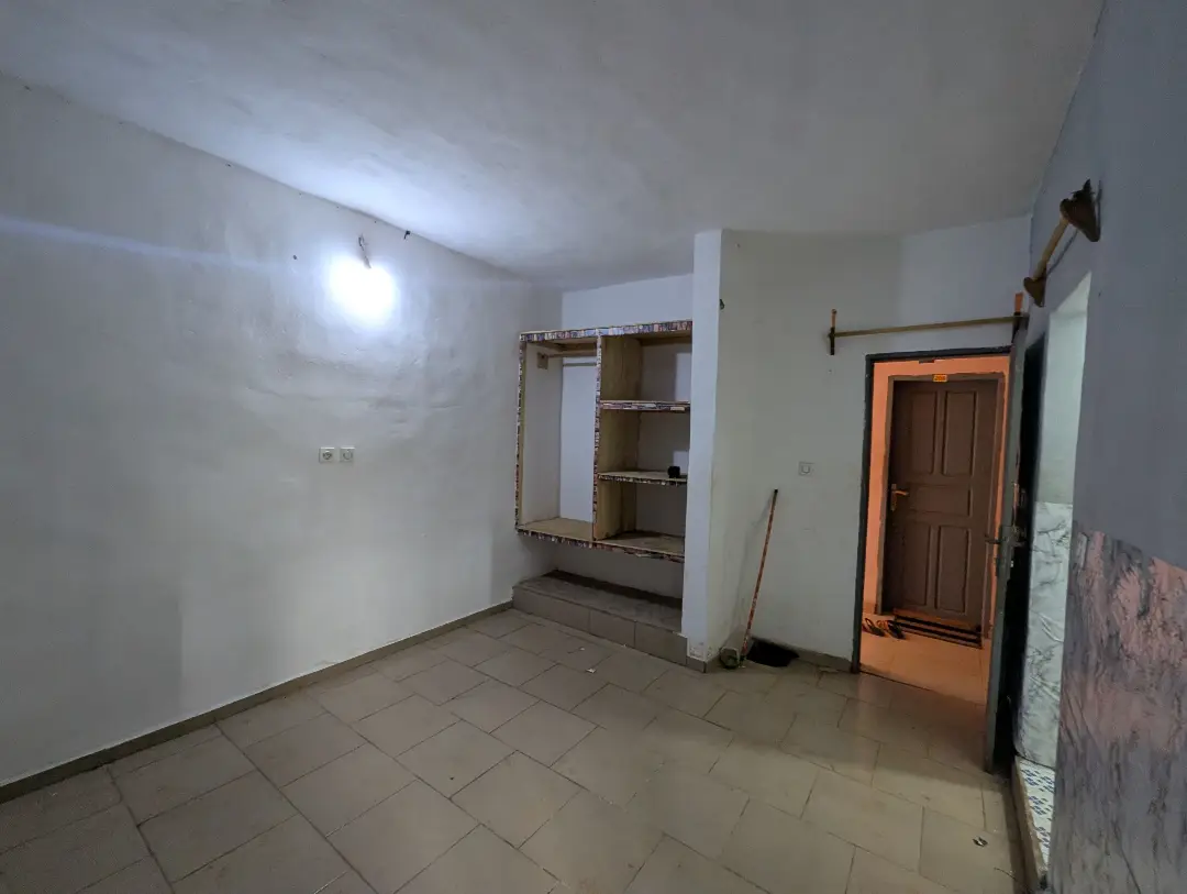 Chambre moderne à louer à Bafoussam 2eme Carrefour Eveche - Image 5