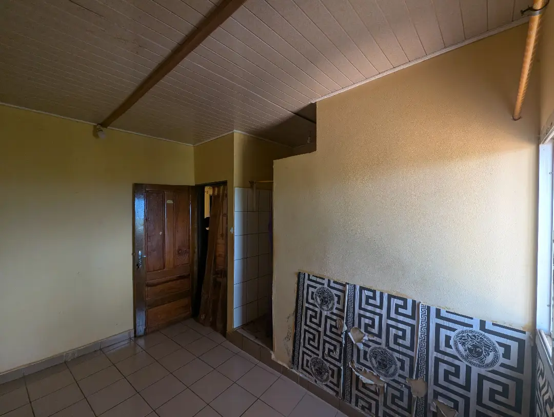Chambre moderne à louer à Bafoussam Camp Zoa - Image 5