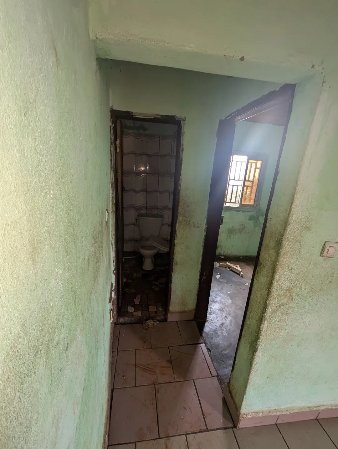 Studio moderne à louer à Bafoussam Derriere L'hopital Regional - Image 5