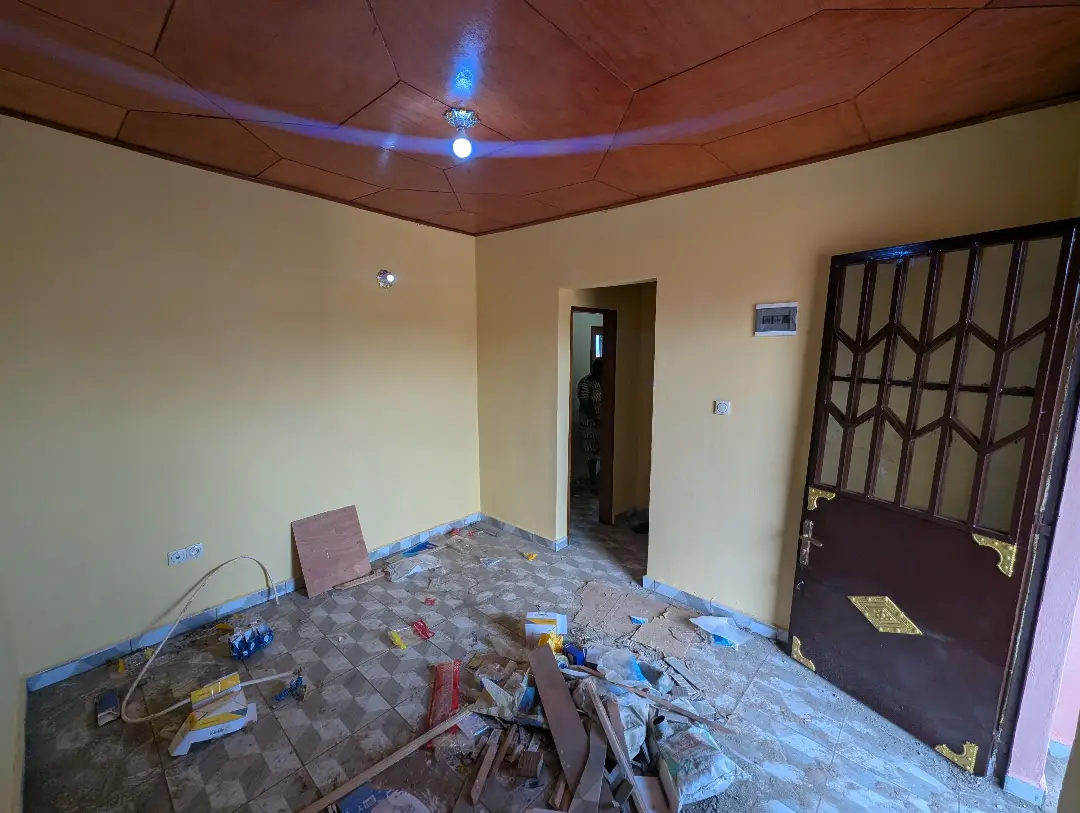 Studio moderne à louer à Bafoussam 2eme Carrefour Eveche - Image 5