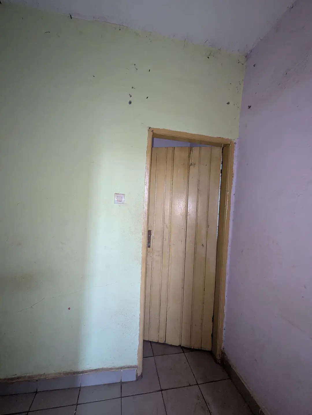 Studio moderne à louer à Bafoussam Palace - Image 5