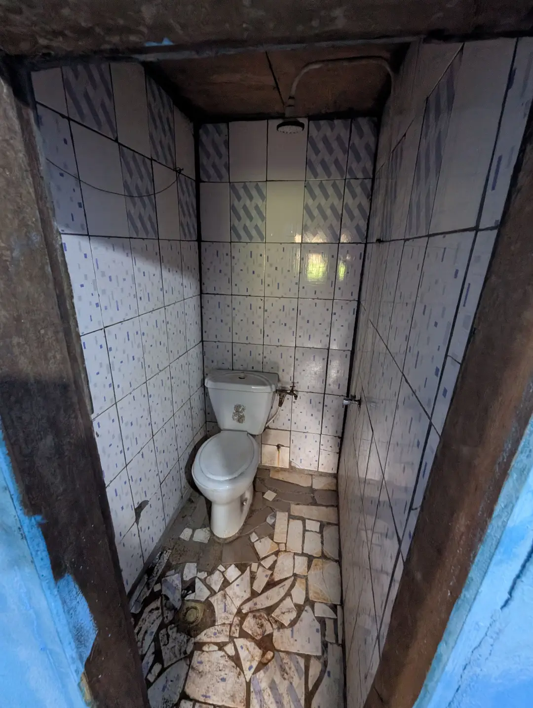 Chambre moderne à louer à Bafoussam Bonne Fontaine - Image 5