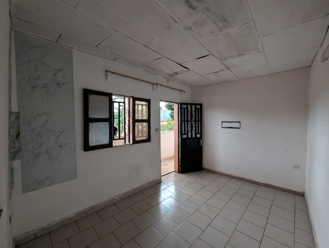 Studio moderne à louer à Bafoussam Camoco Cami Toyota - Image 5