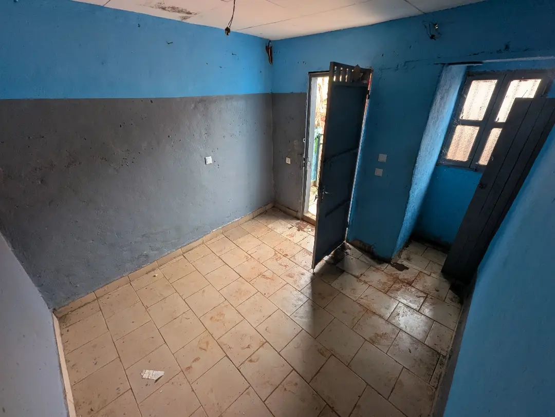 Chambre moderne à louer à Bafoussam Fin Goudron Tpo - Image 5