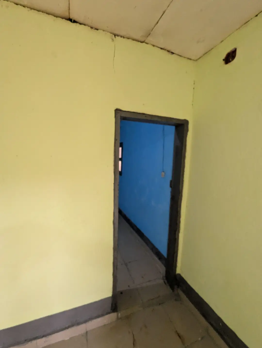 Studio moderne à louer à Bafoussam Explosif - Image 5