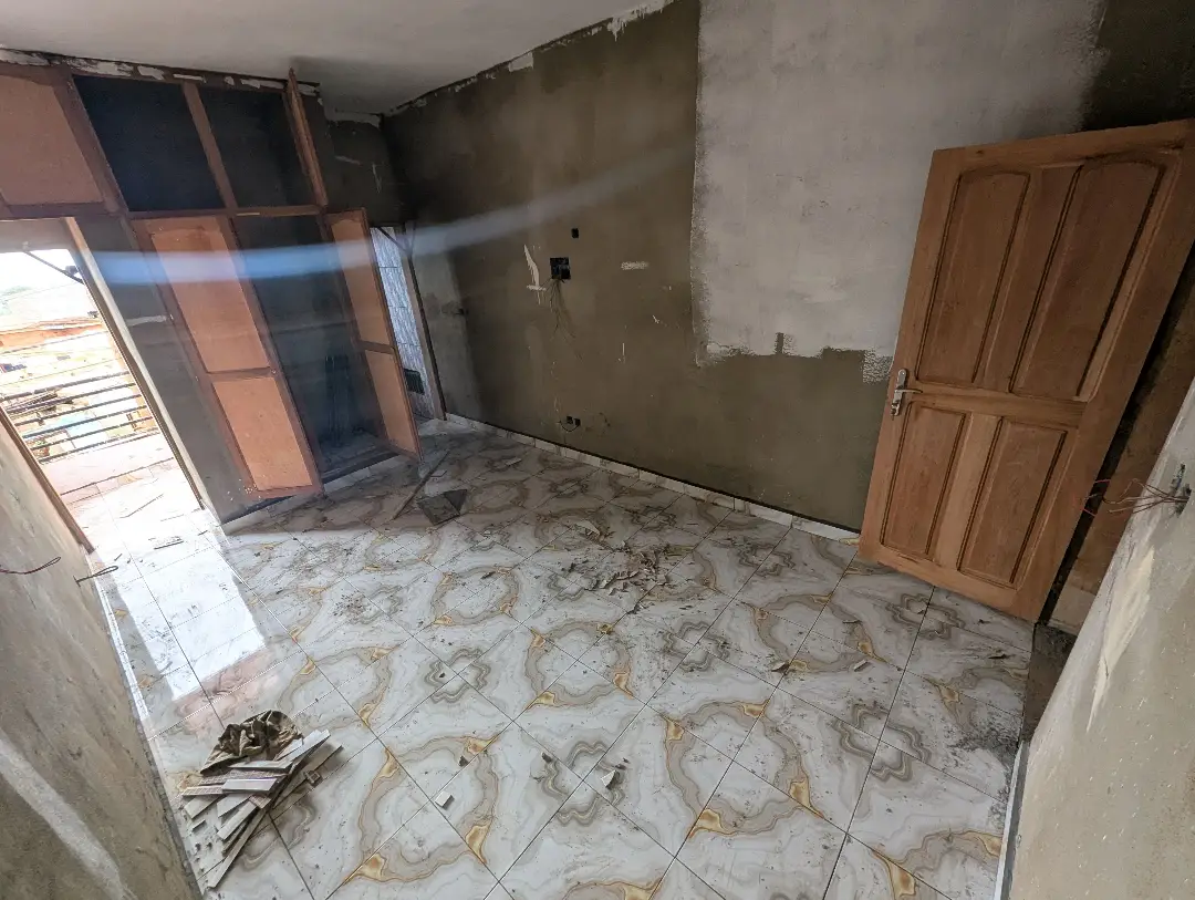Chambre moderne à louer à Bafoussam Tougang Ville - Image 5