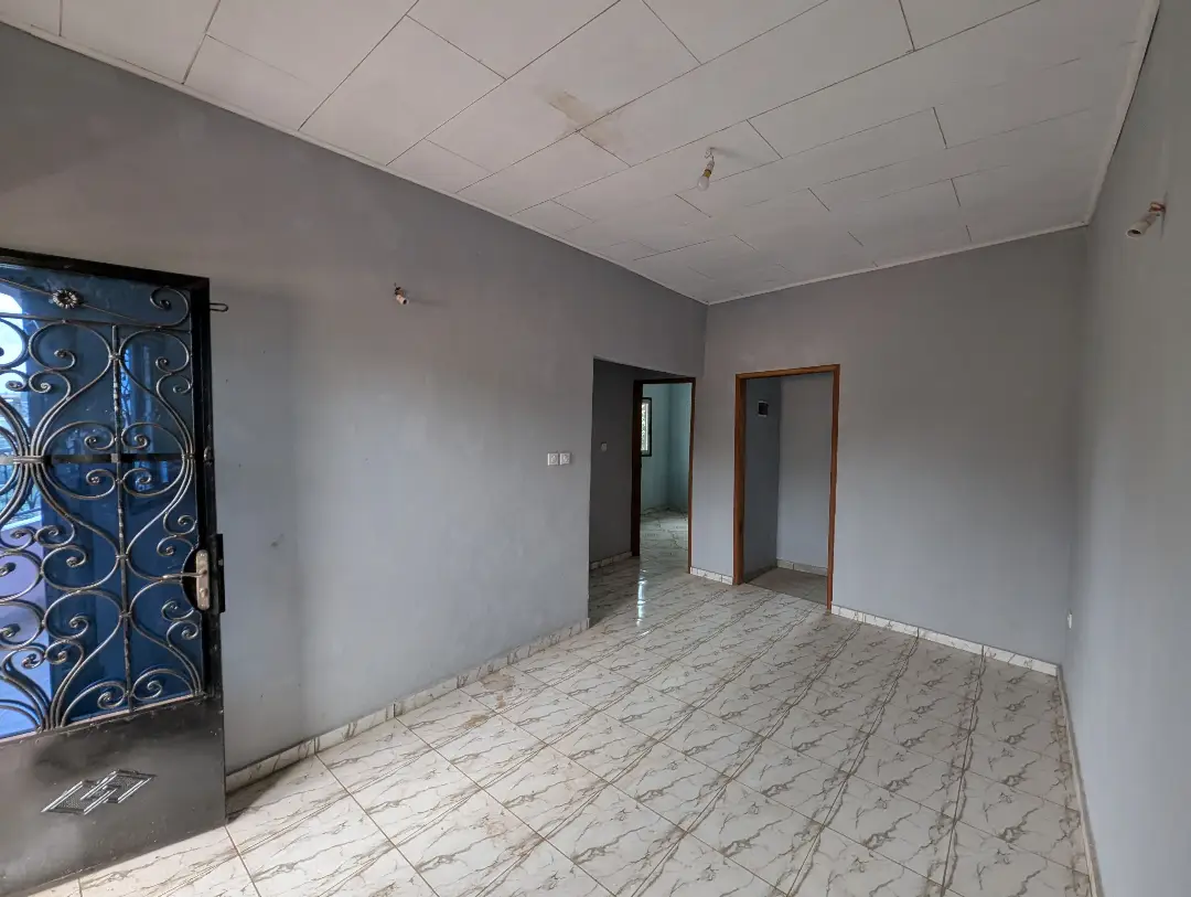 Appartement moderne à louer à Bafoussam Entree De La Ville - Image 5