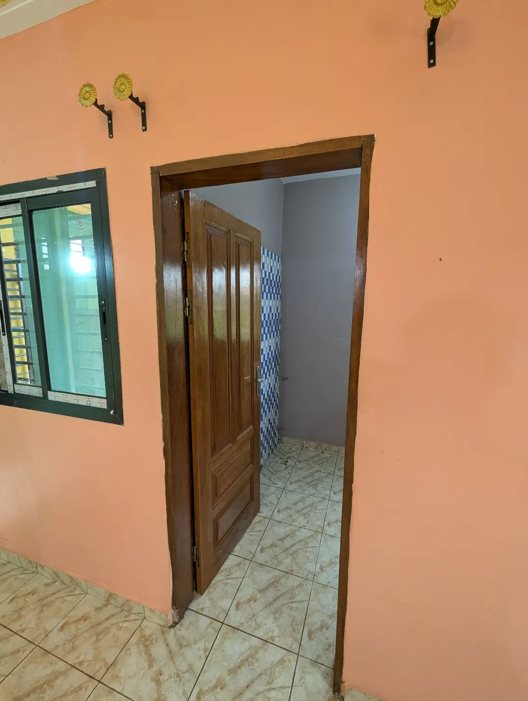 Studio moderne à louer à Bafoussam Kamkop - Image 5