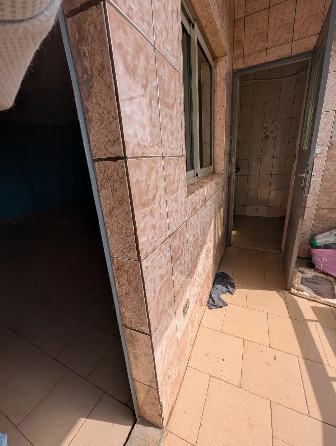 Appartement moderne à louer à Bafoussam Gabon Bar - Image 5