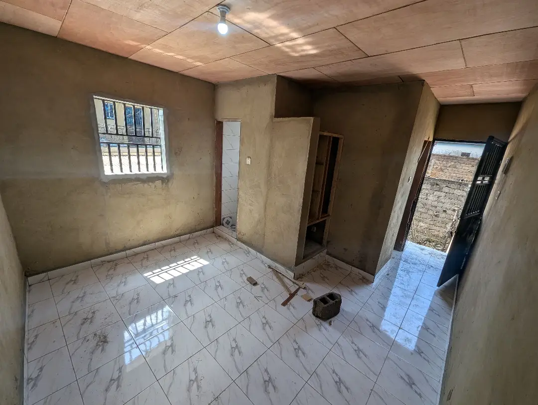 Chambre moderne à louer à Bafoussam Petit Paris - Image 5