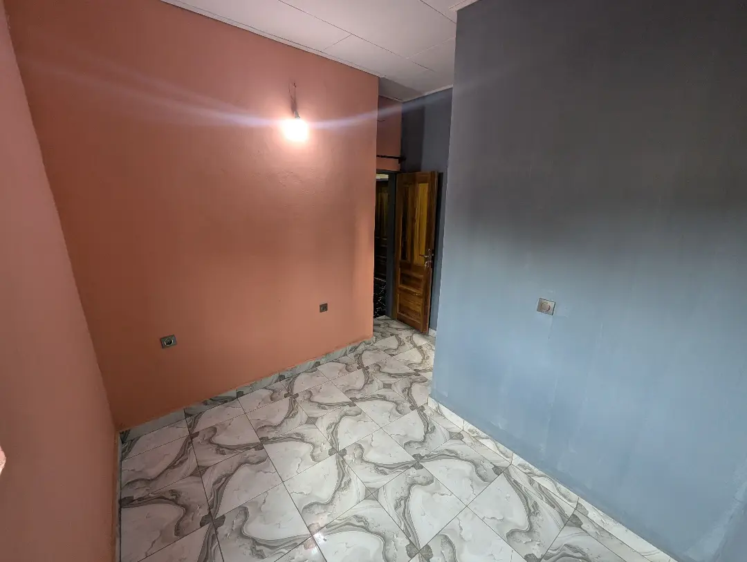 Chambre moderne à louer à Bafoussam Terminus - Image 5