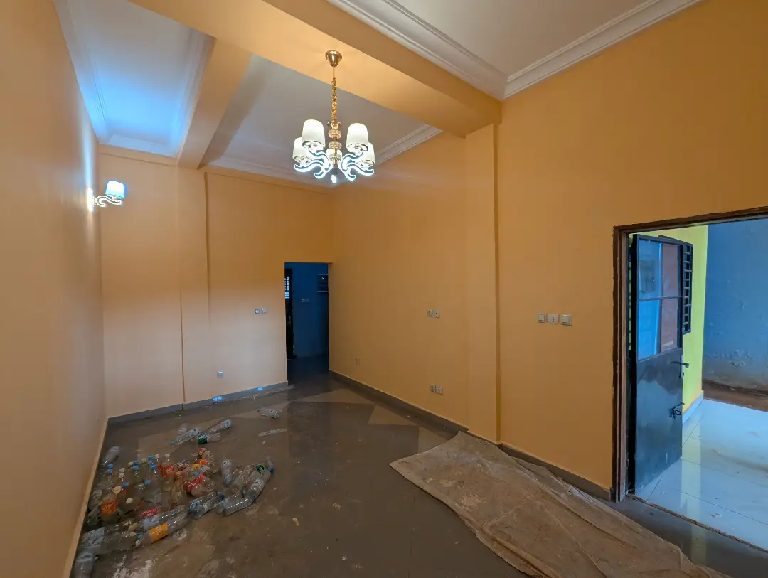Studio moderne à louer à Bafoussam Entree De La Ville - Image 5