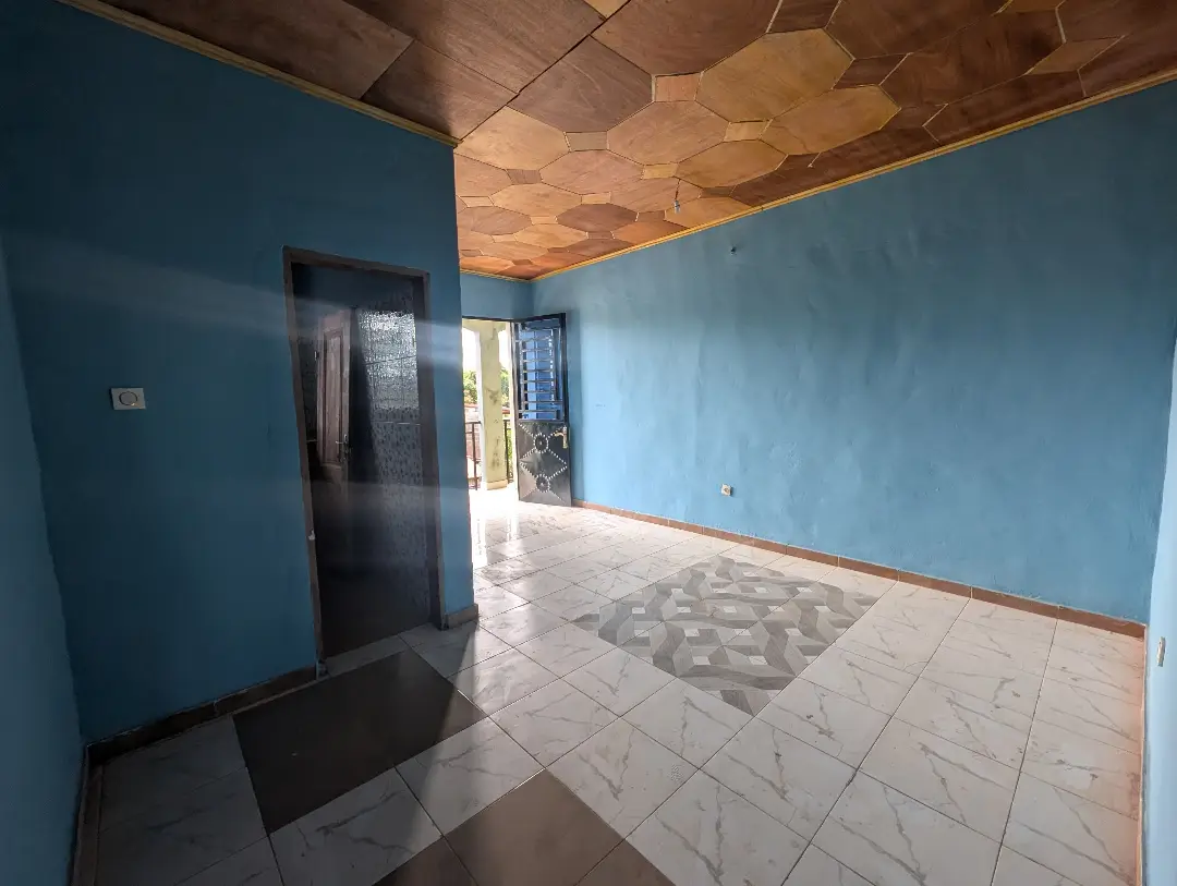 Studio moderne à louer à Bafoussam Tchitchap (ver La Maetur) - Image 5