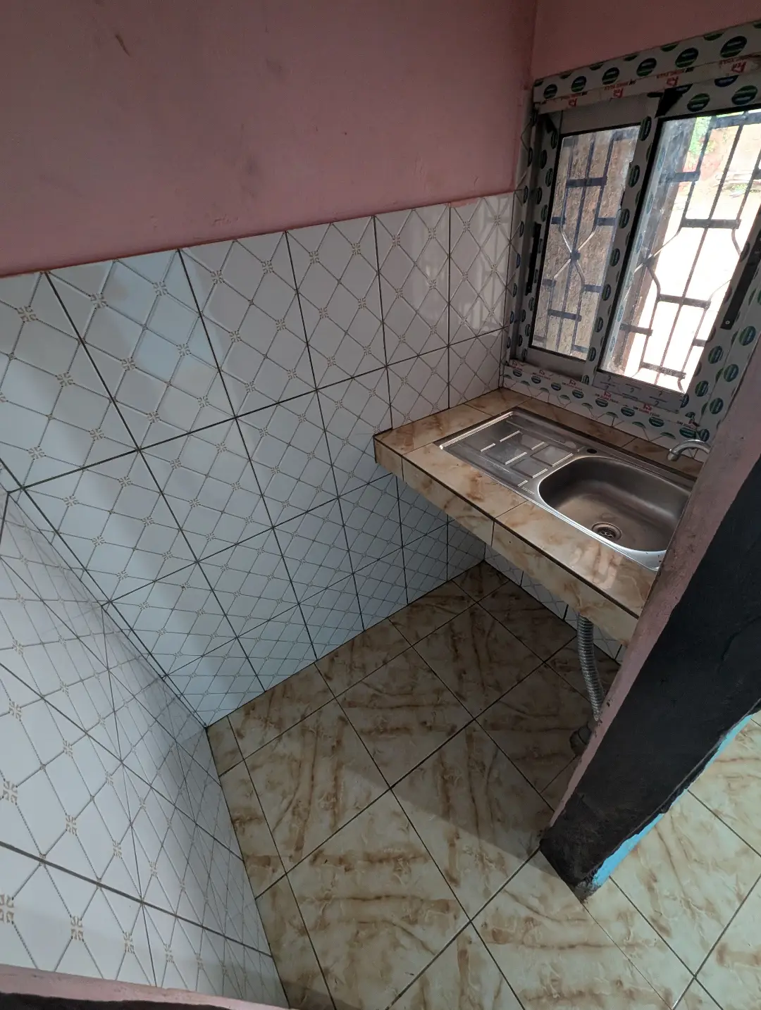 Studio moderne à louer à Bafoussam Terminus - Image 6