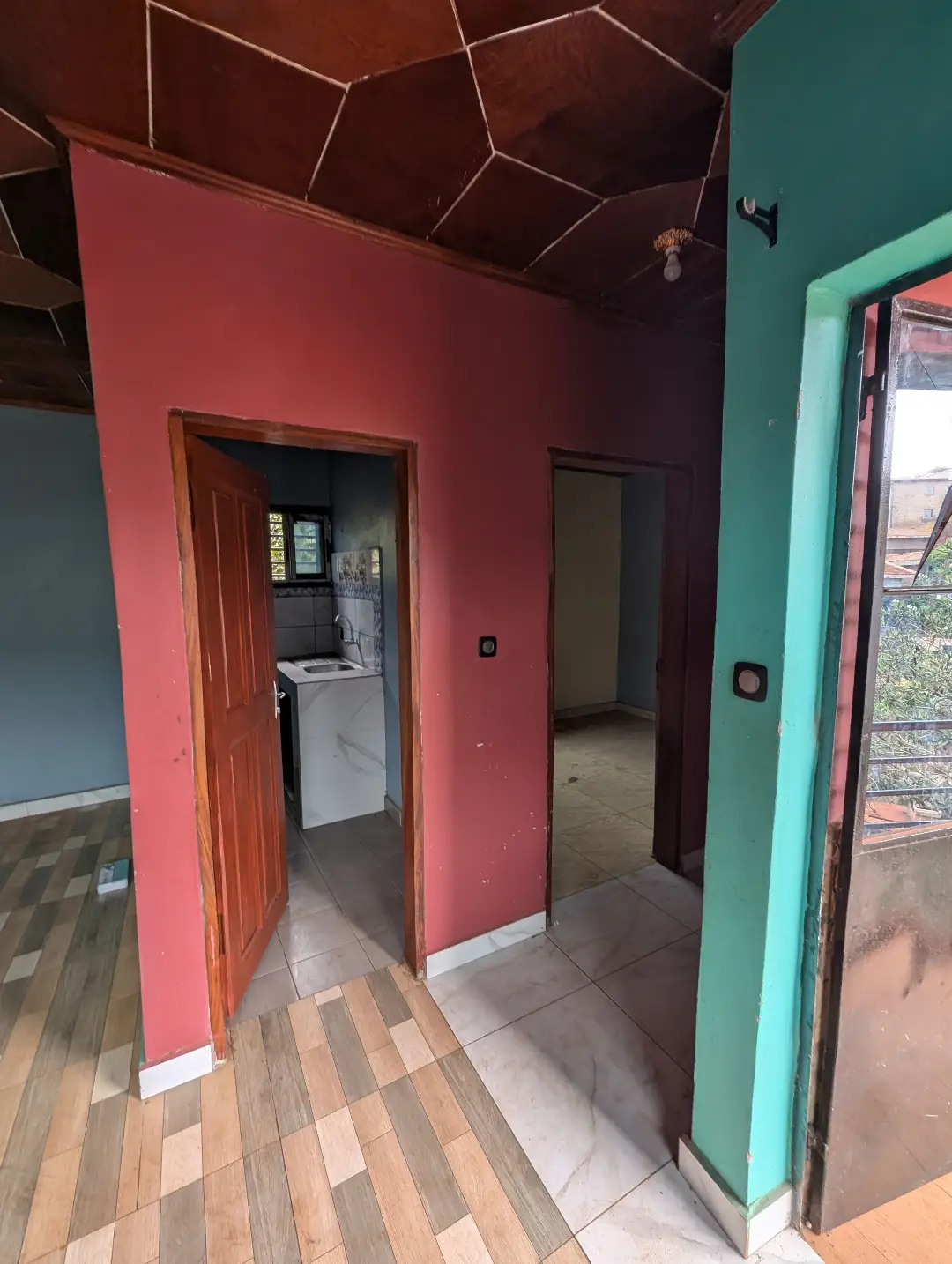 Studio moderne à louer à Bafoussam Explosif - Image 6