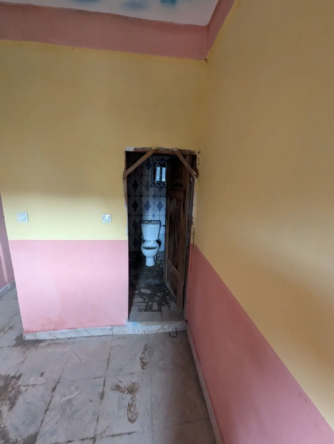 Chambre moderne à louer à Bafoussam Touristique - Image 6