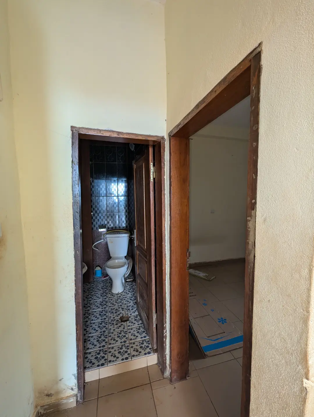 Studio moderne à louer à Bafoussam Camp Onion - Image 6