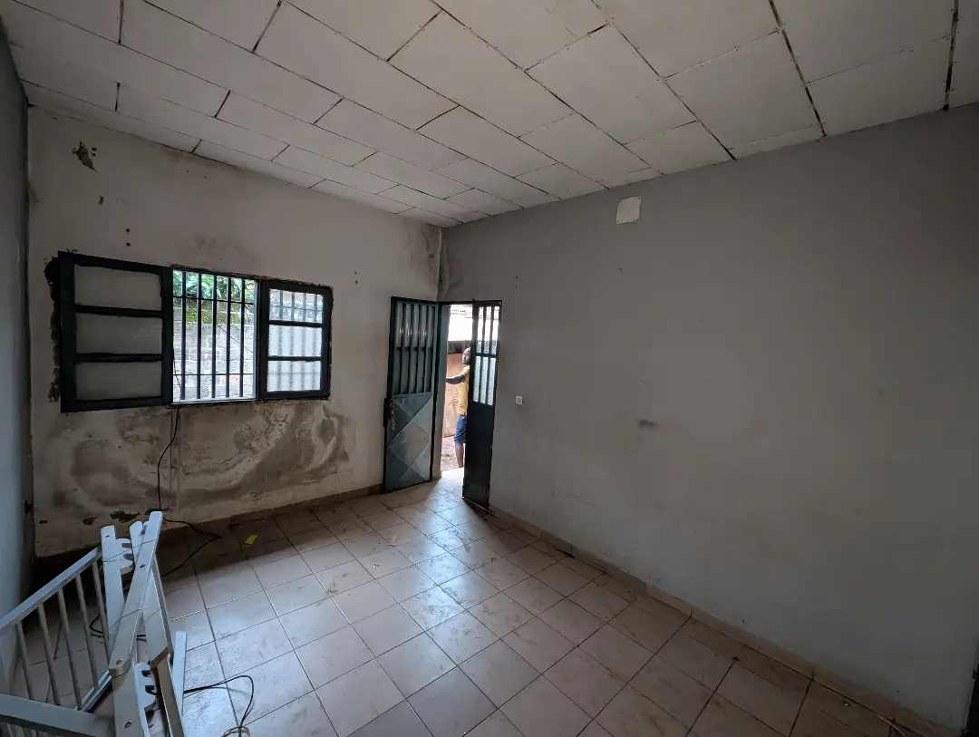 Maison moderne à louer à Bafoussam Maeture - Image 6