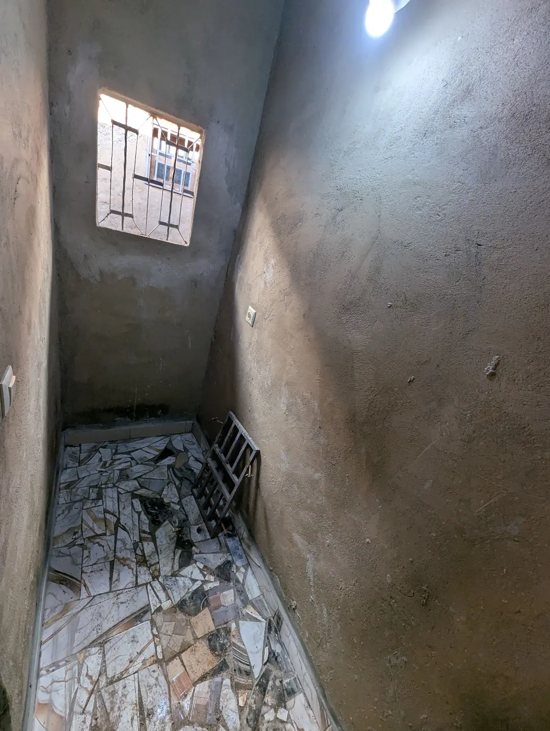 Studio moderne à louer à Bafoussam Carrefour Canne Tankou - Image 6