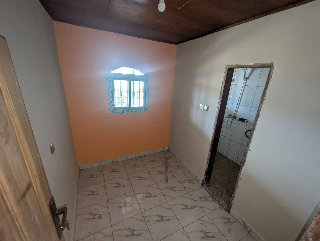 Studio moderne à louer à Bafoussam Camp Sable - Image 6