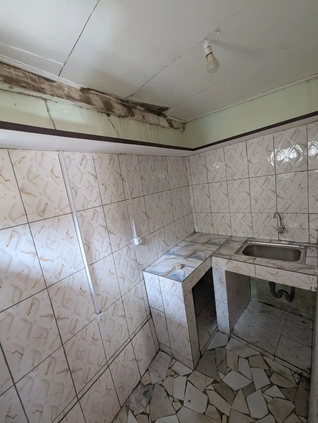 Studio moderne à louer à Bafoussam Nouveau Quariter Kamkop - Image 6